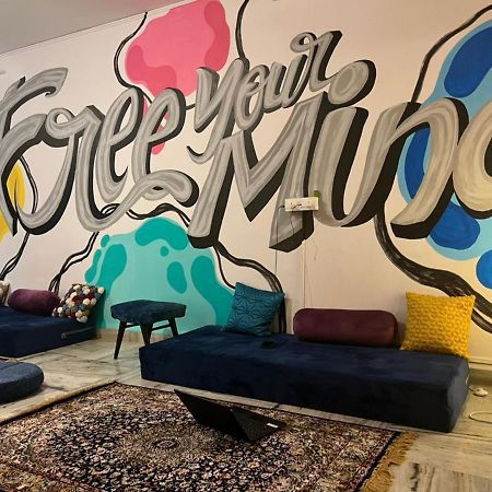 Krazy Solo Hostel Мумбаи Экстерьер фото