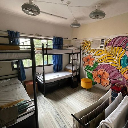 Krazy Solo Hostel Мумбаи Экстерьер фото