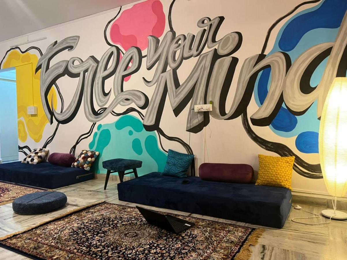 Krazy Solo Hostel Мумбаи Экстерьер фото