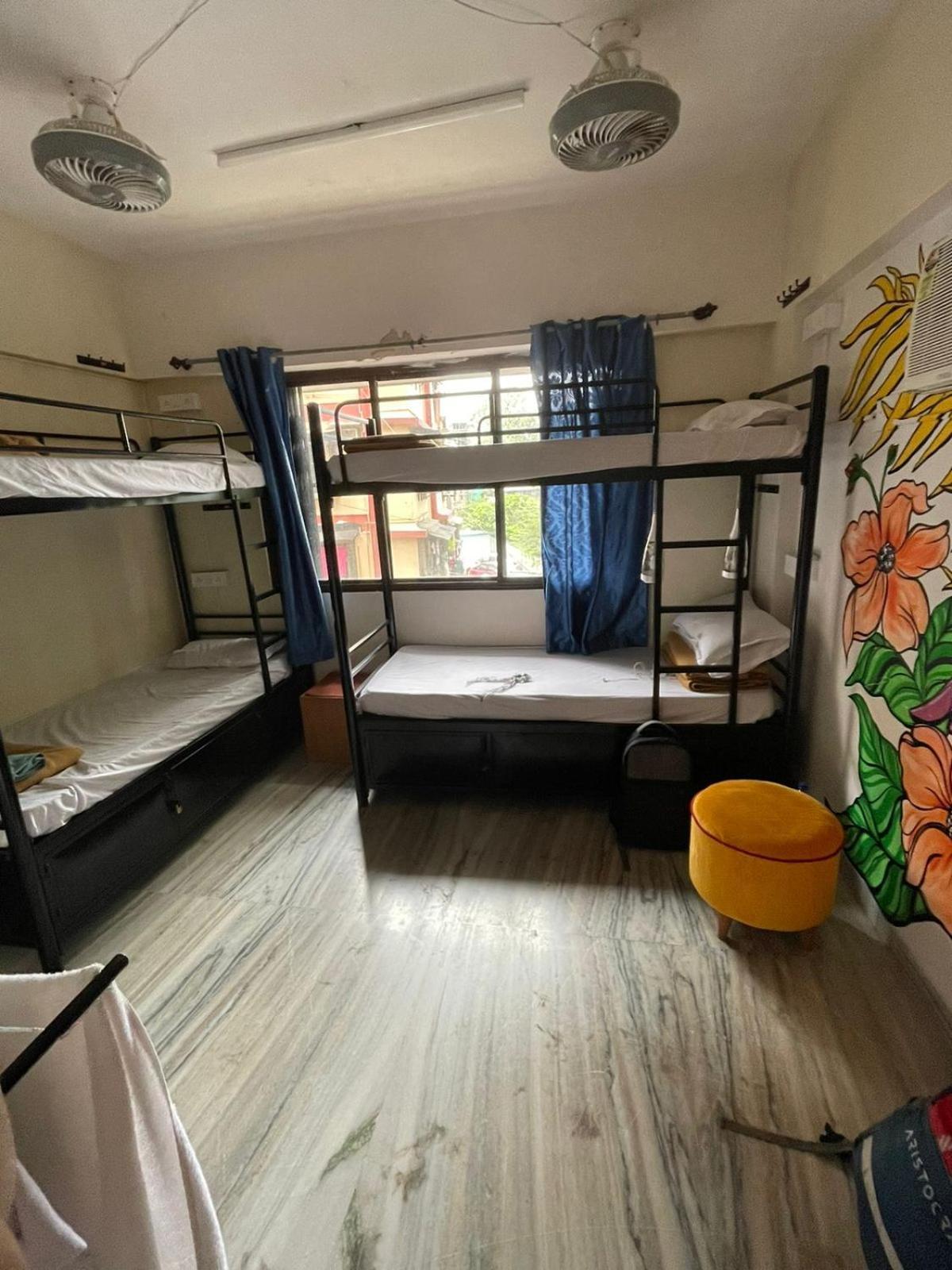 Krazy Solo Hostel Мумбаи Экстерьер фото