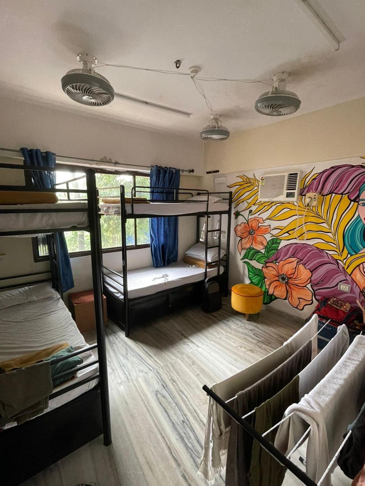 Krazy Solo Hostel Мумбаи Экстерьер фото